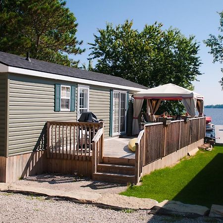 Mccreary'S Beach Resort Perth Extérieur photo
